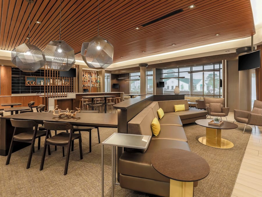 Bar (trong khuôn viên)