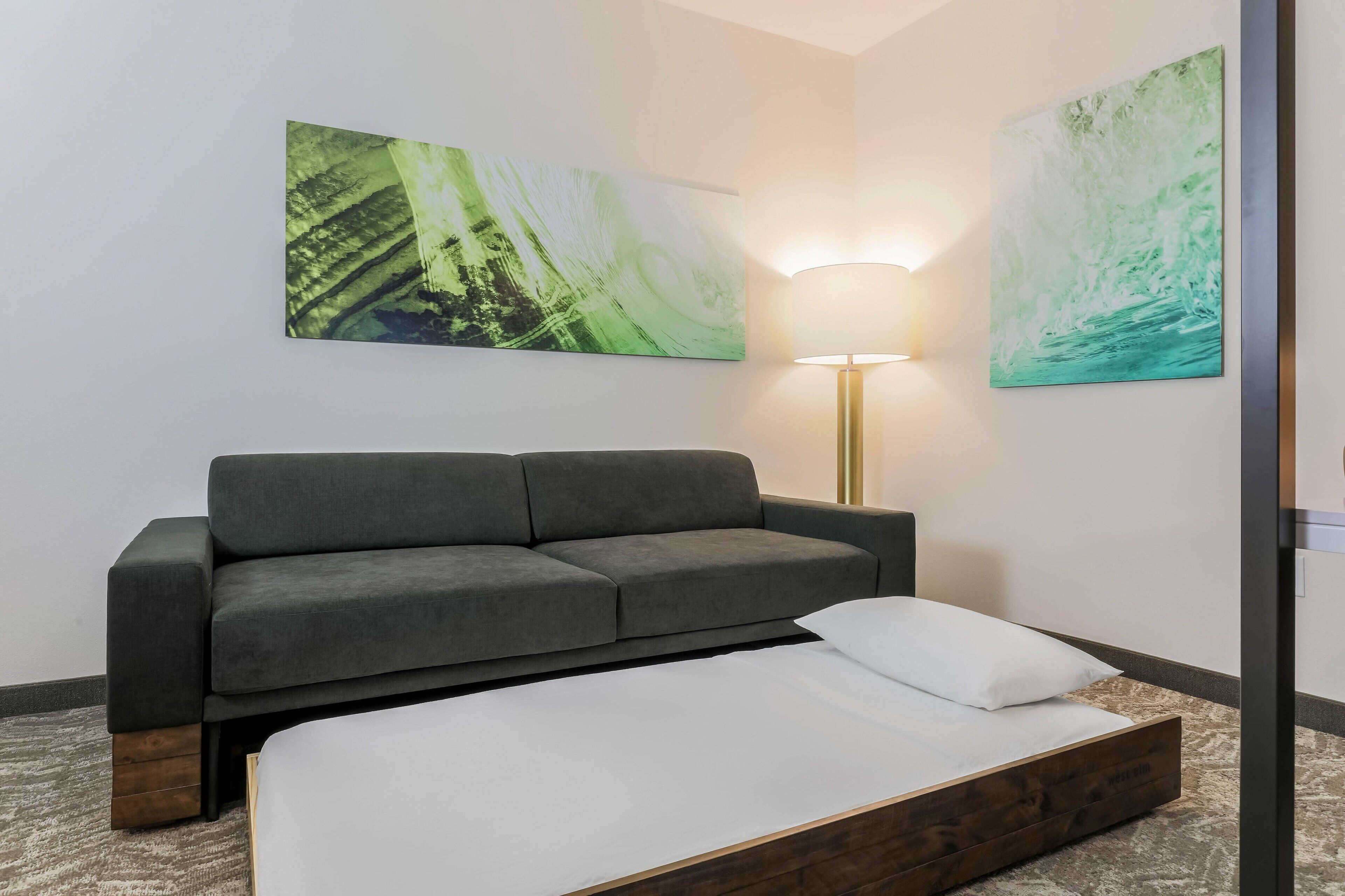 1 bedroom, down duvets, desk, laptop workspace