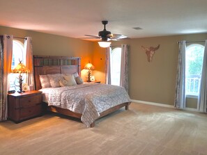 Room - Prestige Mountain View with a relaxing Waterfront at Arkansas River. (Howard)