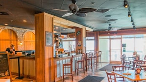 Bar (on property) - 3 bedroom 2 Bath, Unit 521, Unobstructed Ocean View, water park (Myrtle Beach)