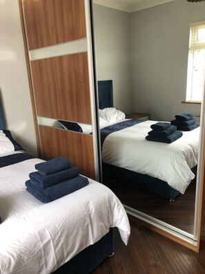 House, Multiple Beds | 3 bedrooms, iron/ironing board, free WiFi, bed sheets - Remarkable House in Newbridge (Newbridge)