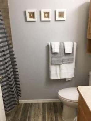 Hårføner og håndklær