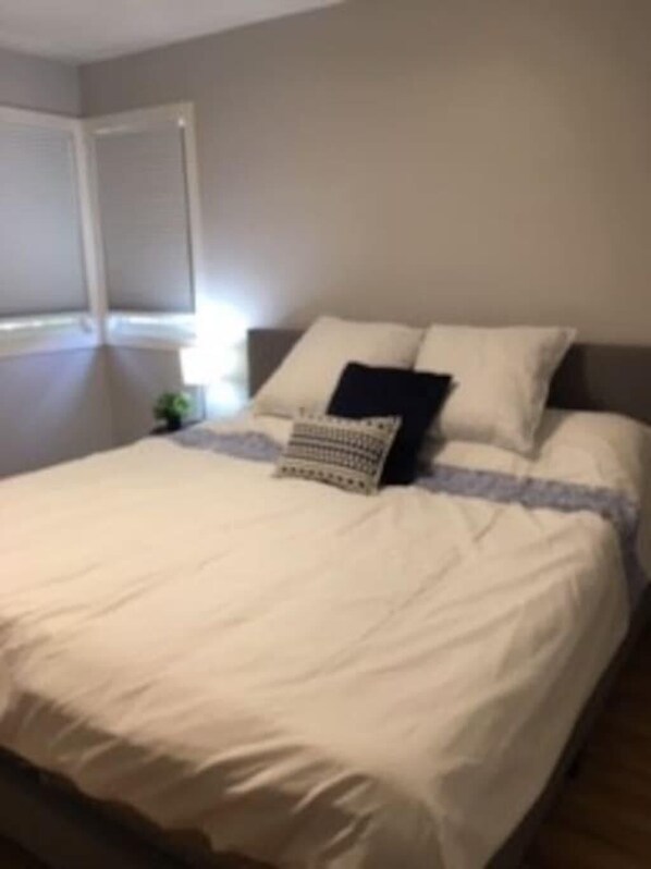 3 bedrooms, desk, iron/ironing board, WiFi