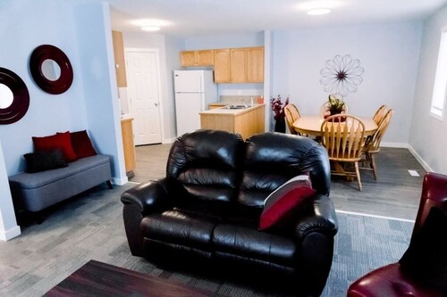 Cozy & Bright 3 Bedroom Apartment #4 South Lethbridge