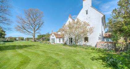 Sweet Small Barn With Tennis Court, Near Goodwood