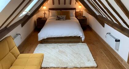 Sweet Small Barn With Tennis Court, Near Goodwood