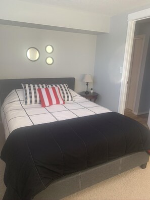 5 bedrooms, iron/ironing board, WiFi, bed sheets