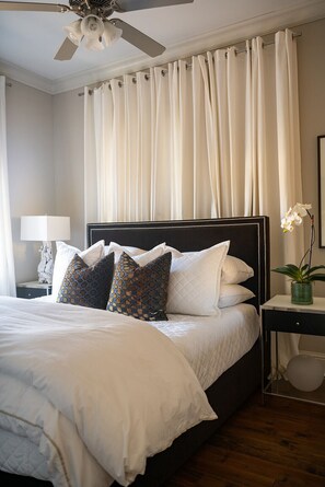 2 bedrooms, iron/ironing board, travel crib, free WiFi - Explore Magazine Street from a Chic, Tranquil Home (New Orleans)
