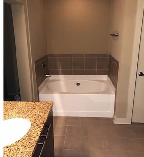 Toallas, jabón, papel de baño 