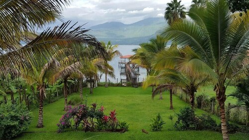 Lakefront Rustic House in Lago de Coatepeque