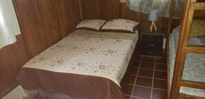 3 bedrooms, in-room safe, iron/ironing board, free WiFi - Lakefront Rustic House in Lago de Coatepeque (El Congo)