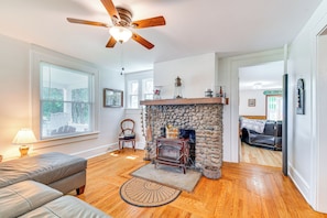 TV, fireplace, DVD player, books - Walk to Waterfalls & Dining: Finger Lakes Escape! (Montour Falls)