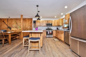 Fridge, microwave, oven, stovetop - Up North + Minocqua, Wi. + Lake Shishebogama = God’s Country (Minocqua)