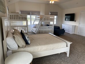 5 bedrooms, iron/ironing board, WiFi, bed sheets
