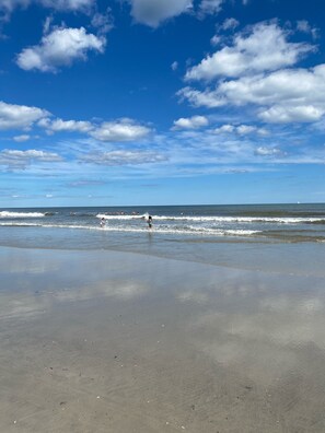 Beach nearby, sun loungers, beach towels