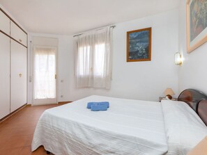 6 bedrooms, travel crib, free WiFi - Beautiful private villa with WIFI, private pool, TV, balcony, pets allowed and panoramic view (Calonge)