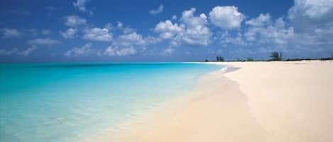 Beach nearby, sun loungers, beach towels