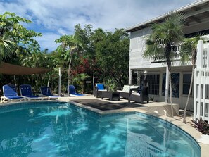 Outdoor pool - The Tree House By The Grace Bay Beach - 2b/1b,for 4(q+2twins),pool,AC,WiFi (The Bight Settlement)