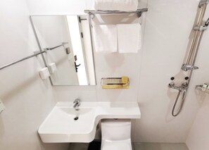 PuYue Double Room | Bathroom | Shower, rainfall showerhead, free toiletries, hair dryer
