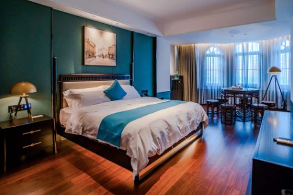 Habitación Elite doble | Minibar, escritorio, cortinas opacas y tabla de planchar con plancha