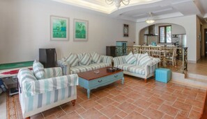 4 Bedroom Villa-Near Sea | Living area | Flat-screen TV - Victoria Hotel Huizhou (Huizhou)