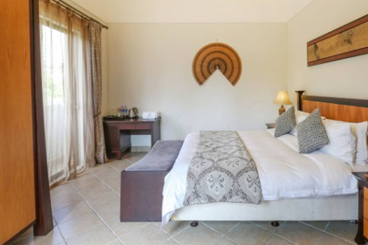 3 Bedroom Villa | Minibar, desk, blackout drapes, iron/ironing board