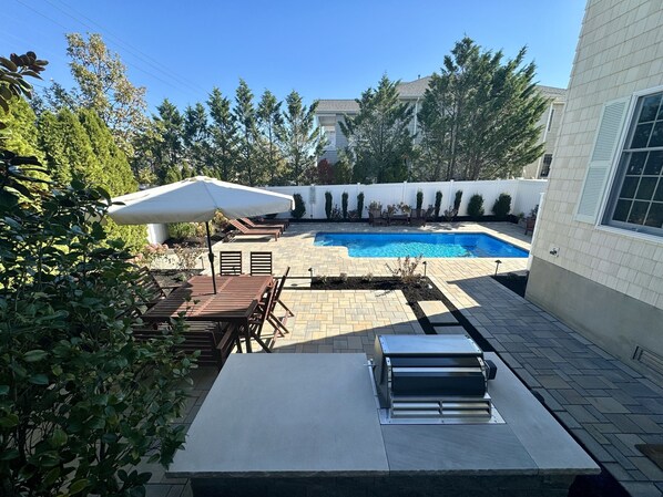 Alberca al aire libre y alberca climatizada