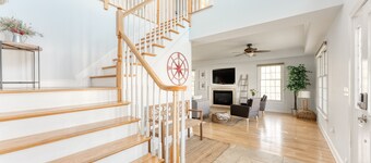 Heated Pool, Outdoor Kitchen, and More! Beautiful Shore Getaway