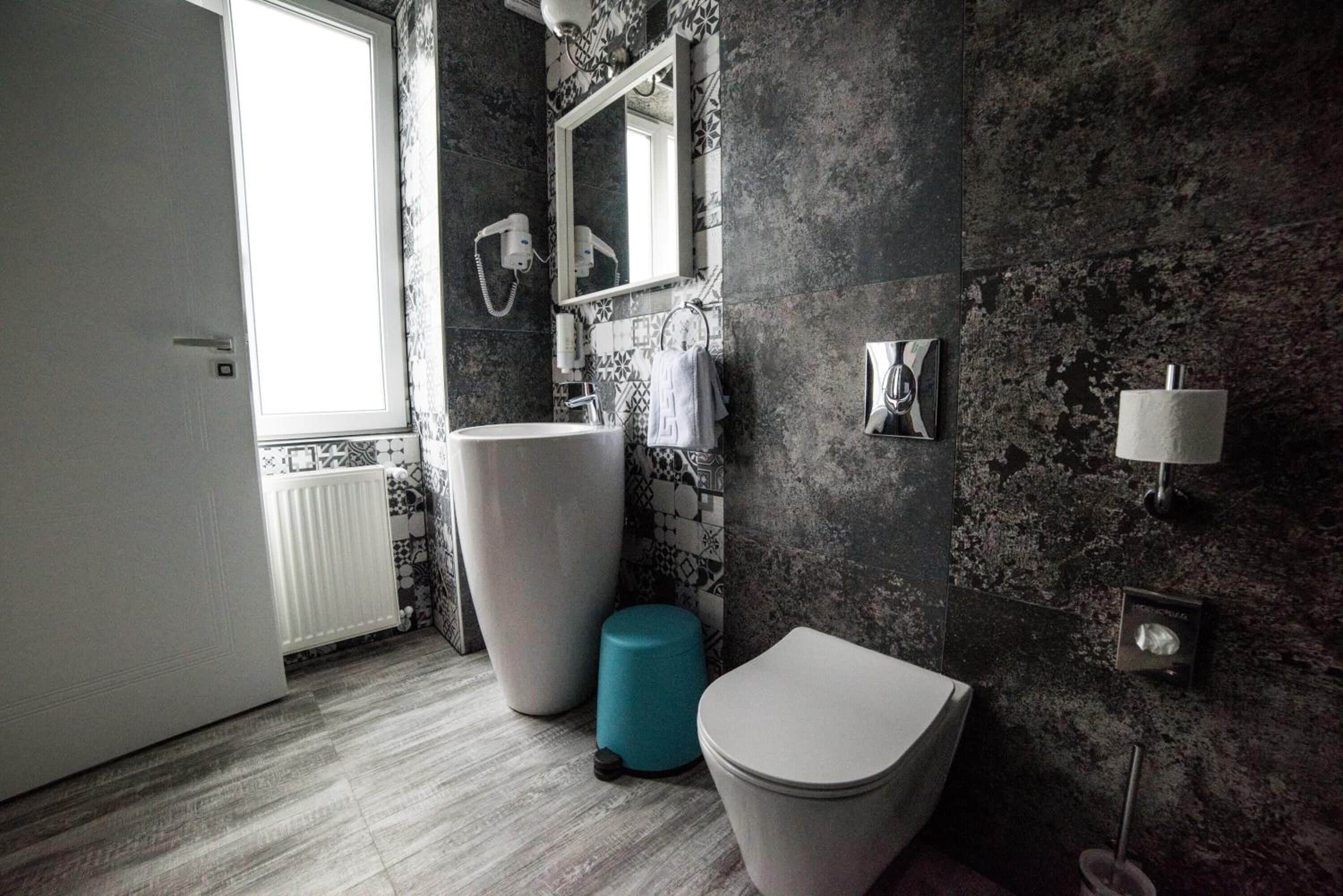 Photo - Complex Living