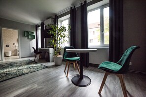 Habitació triple Comfort | Minibar, decoració individual, mobiliari individual i escriptori