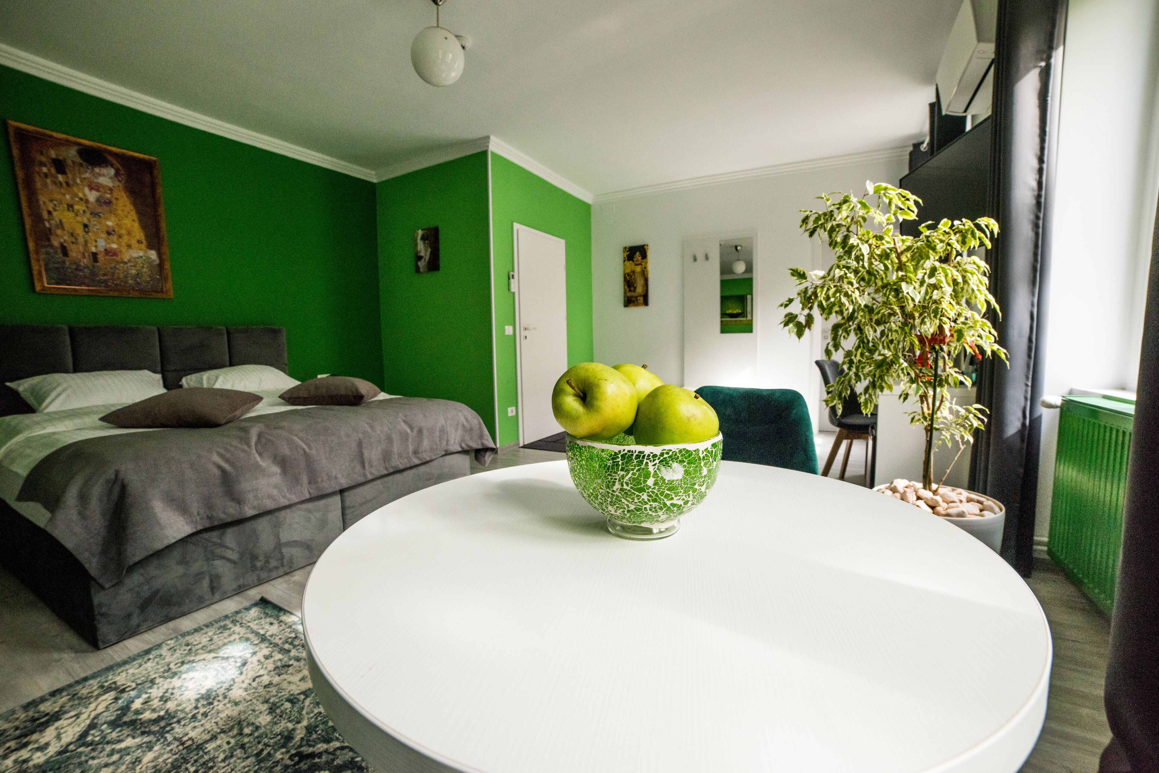 comfort triple room, multiple beds, non smoking | 1 bedroom, minibar, individually decorated, individually furnished