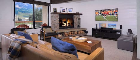 Fernseher, Kamin, Arbeitsbereiche