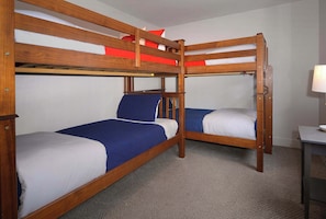 3 habitaciones, cuna de viaje, wifi y ropa de cama 