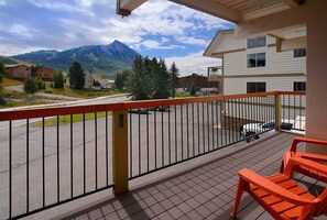 Property grounds - Elder at Outrun, Lovely remodel, hot tub, shuttle (Crested Butte)