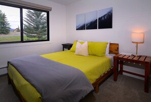 3 عدّة غرف نوم وسرير سفر وواي فاي وملاءات أسرّة