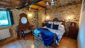 3 bedrooms, iron/ironing board, free WiFi, bed sheets - A Casa dos Avós - House with swimming pool, barbecue in the middle of nature in A Coruña. (Oza de los Ríos)