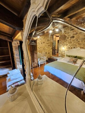 3 chambres, fer et planche à repasser, Wi-Fi gratuit, draps fournis