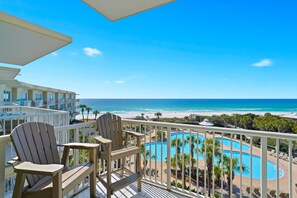 Property grounds - The Crescent 411 Gulf Front 3BR w/ Sweeping Views & Free Beach Service (Miramar Beach)