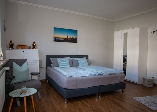 3 bedrooms, desk, iron/ironing board, travel cot - Vacation apartment Breitschuh's Havenwelten in Bremerhaven⚓Free WLAN & parking space (Bremerhaven)