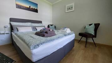 3 bedrooms, desk, iron/ironing board, travel crib