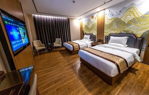 Habitación estándar con 2 camas individuales | Minibar, escritorio, cortinas blackout y tabla de planchar con plancha