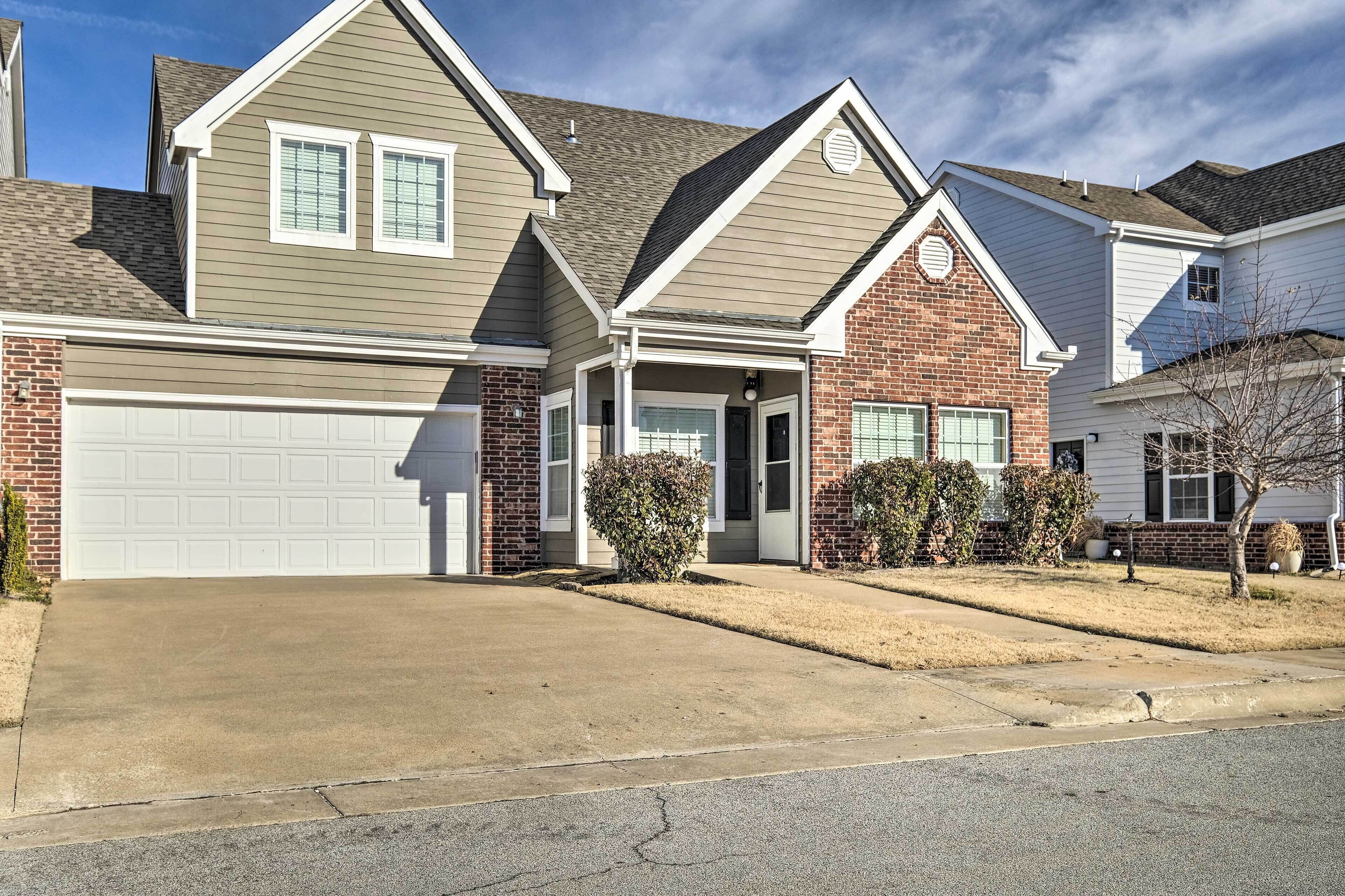 Spacious Afton Townhome, Walk to Lake + Restaurant