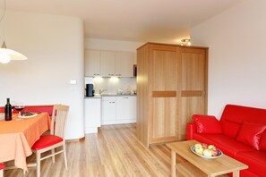 Interior - Two-room apartment in a panoramic location in Obermais (Meran)