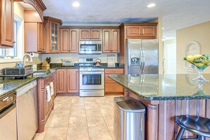 Fridge, microwave, stovetop, dishwasher - Lakefront Home in Barnstead w/ Seasonal Hot Tub (Barnstead)