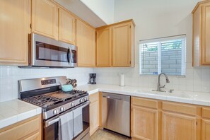 Fridge, microwave, stovetop, dishwasher