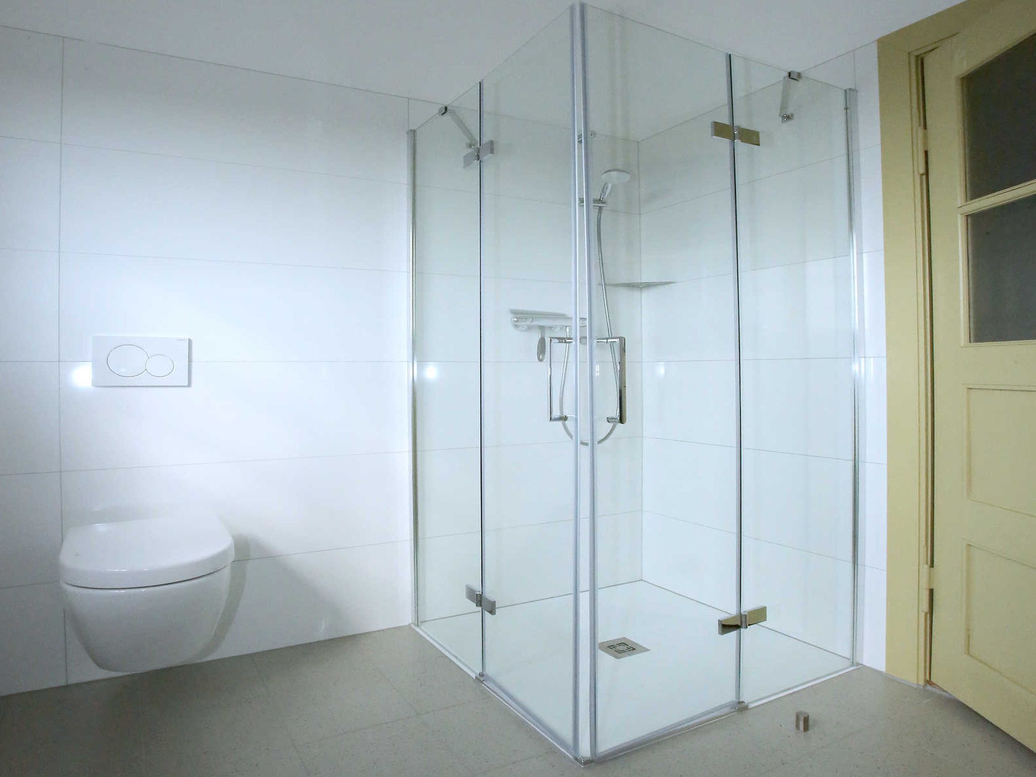 Een douche, handdoeken