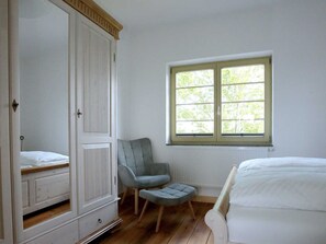 2 bedrooms, bed sheets