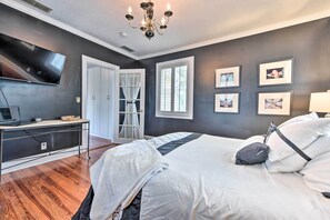 2 slaapkamers, een strijkplank/strijkijzer, internet, beddengoed