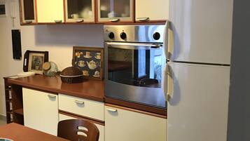 Réfrigérateur, four, plaque de cuisson, lave-vaisselle