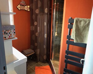 Baignoire, sèche-cheveux